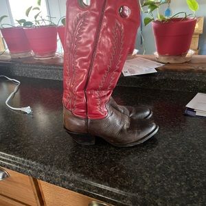 Tony Lama size 8  in great condition. $75 shipped